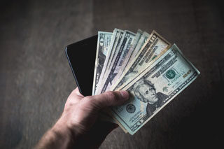 cash-smartphone-1024x683
